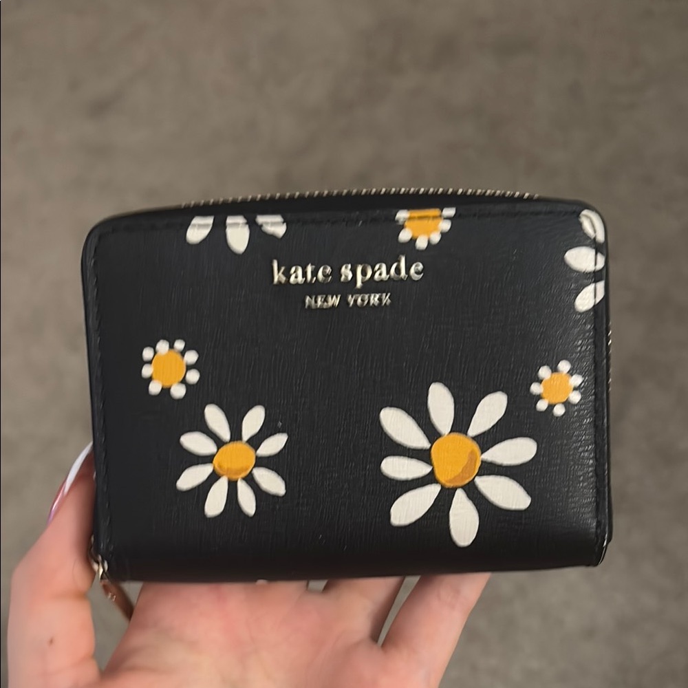 Kate Spade Black and White Daisy Wallet